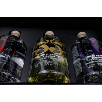 Premium artisanal Cretan Tsikoudia gift collection 3 x 500ml 35N Premium artisanal Cretan Tsikoudia gift collection 3 x 500ml 35N
