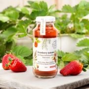 Strawberry Tsatsatsá: Refreshing Herbal Blast in a Bottle!